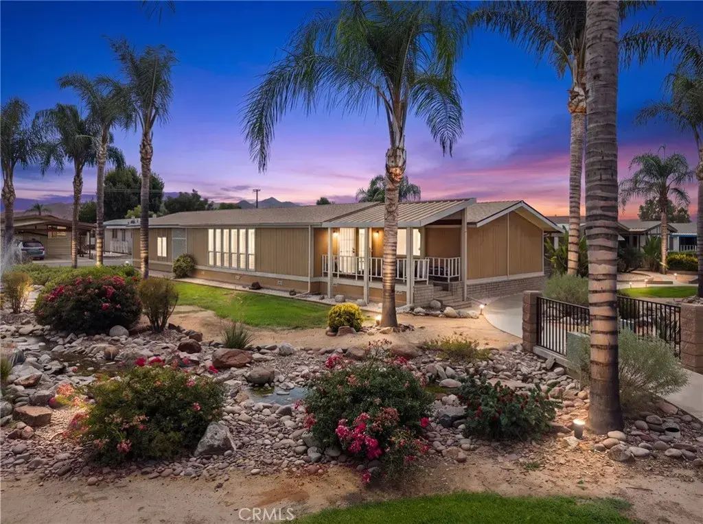 1371 Bishop, Hemet