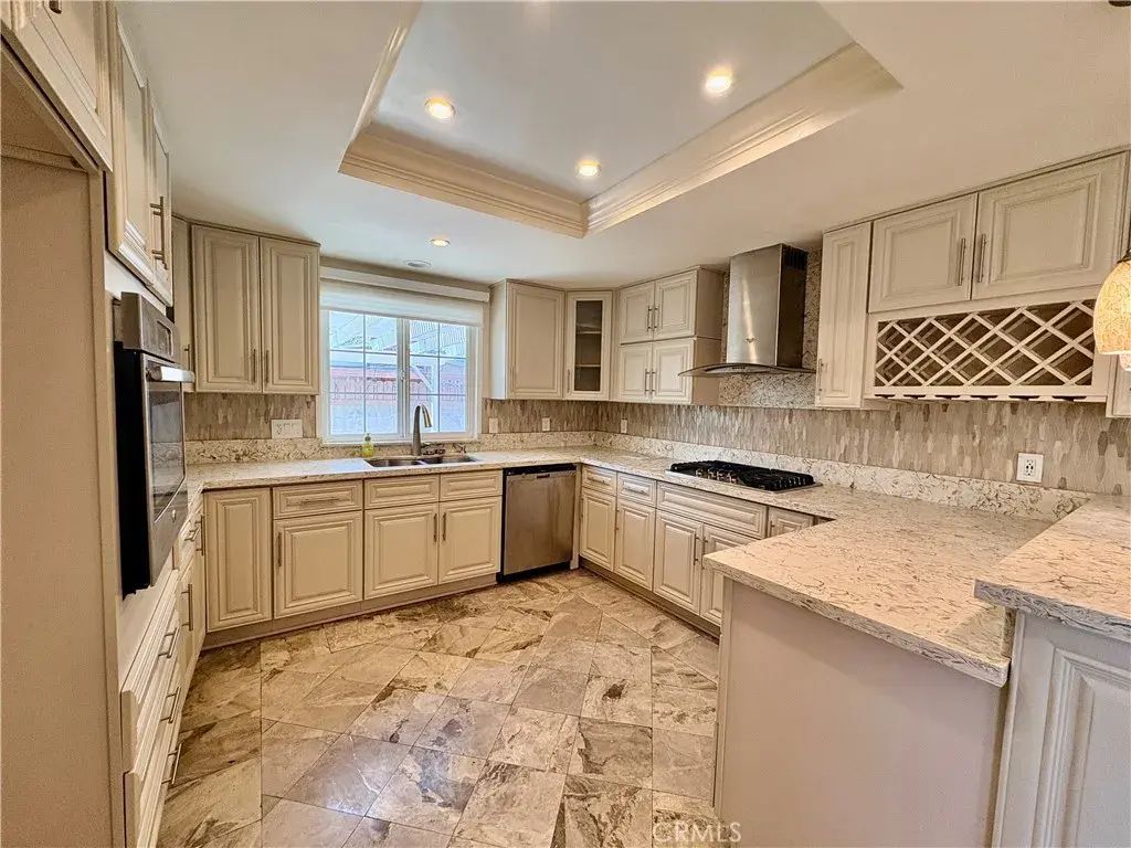 975 N Grammont Avenue, Covina