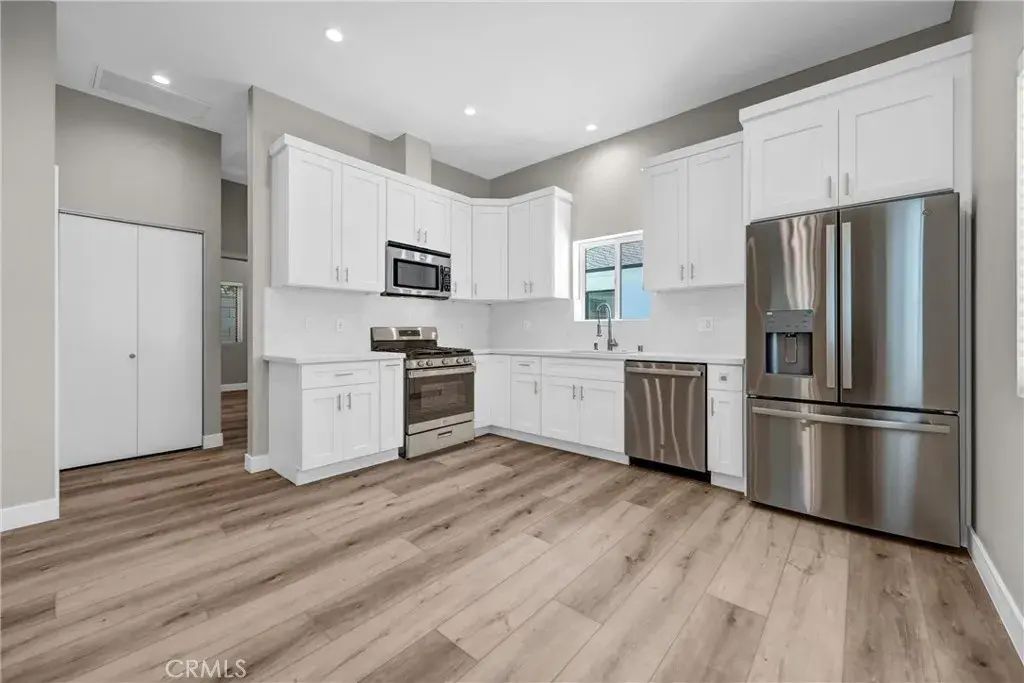 9998 Louise Avenue, Northridge