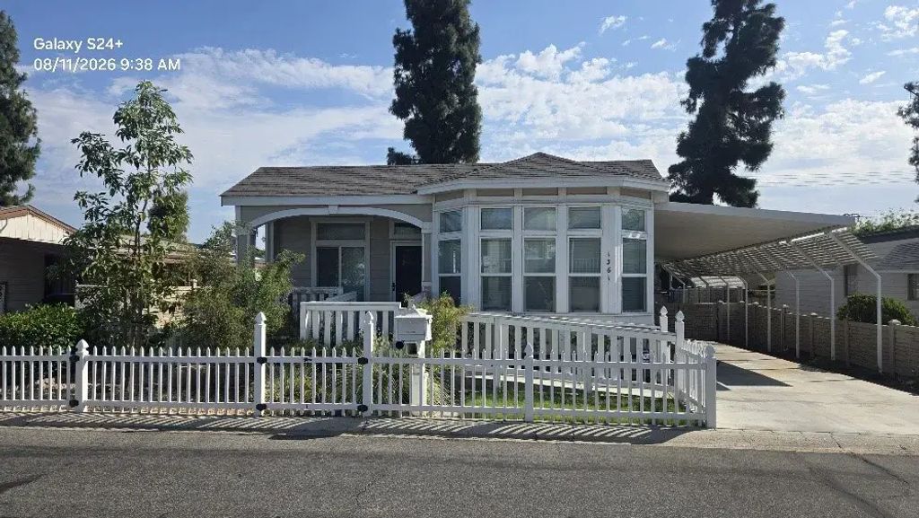1361 Shadowglen, Corona