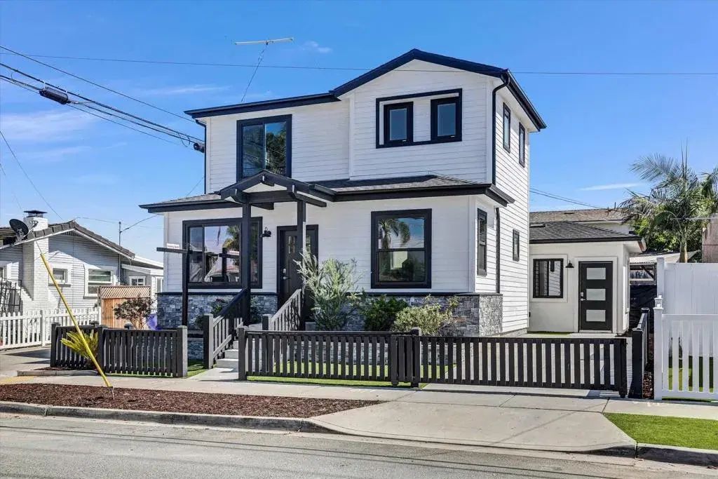 3569 Monroe Avenue, 