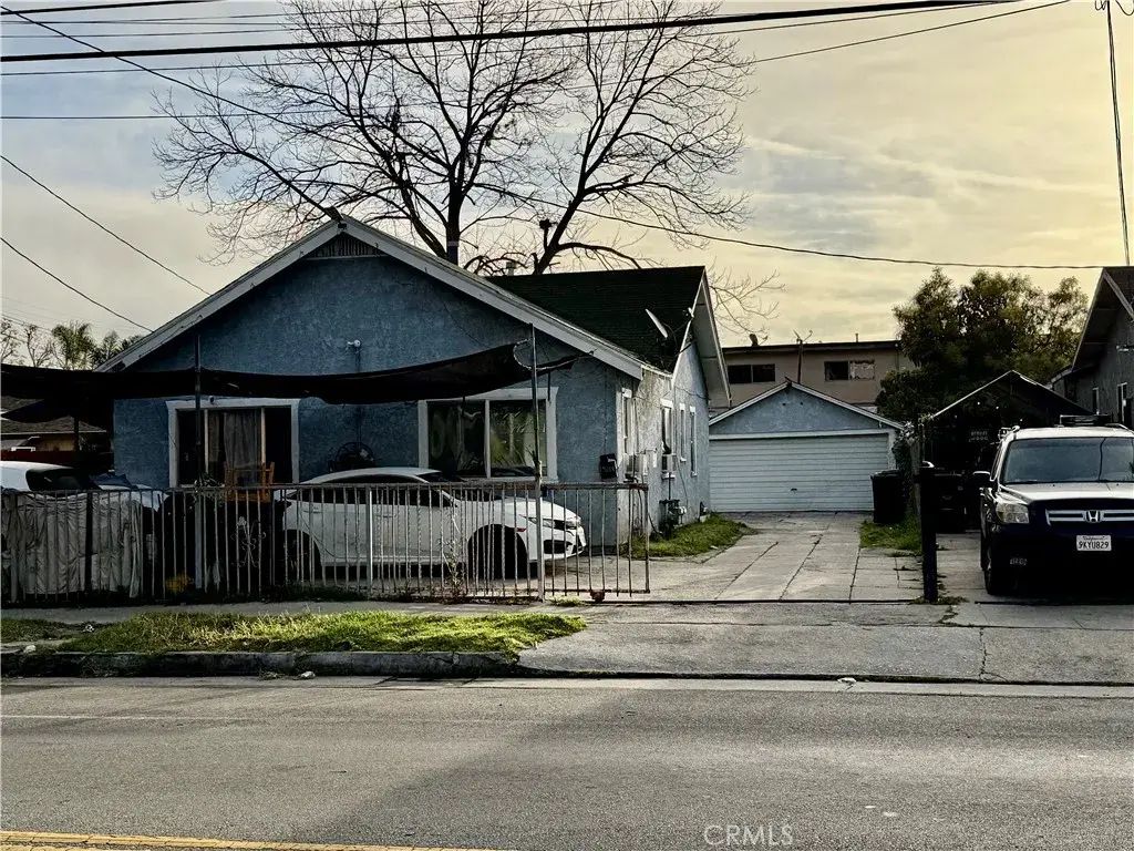 9216 S Hoover, Los Angeles