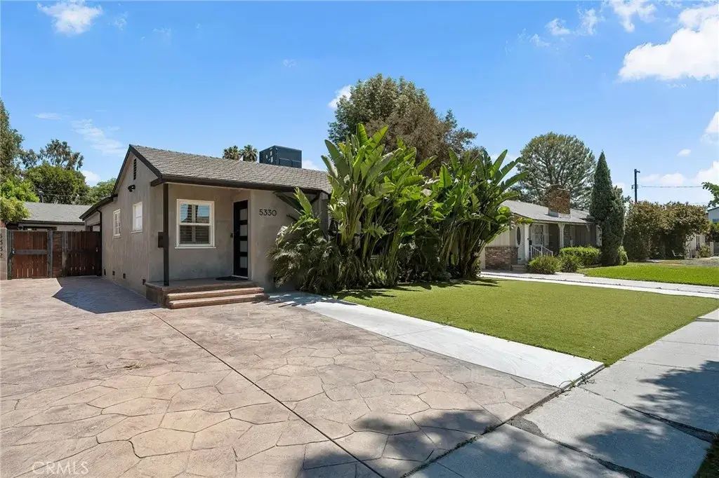 5330 Natick, Sherman Oaks