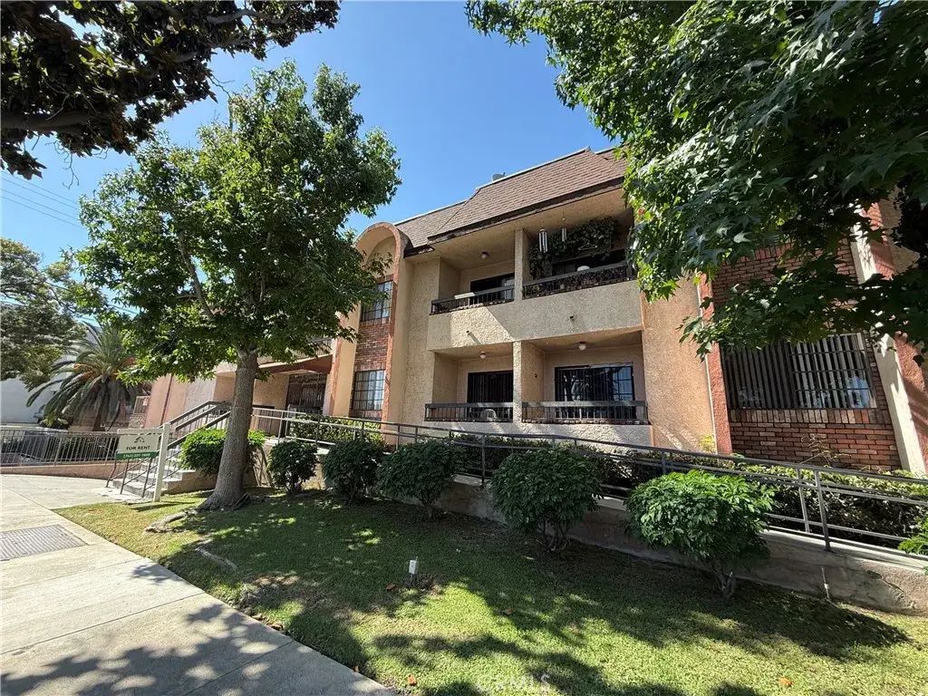 211 Magnolia Avenue 106, Glendale
