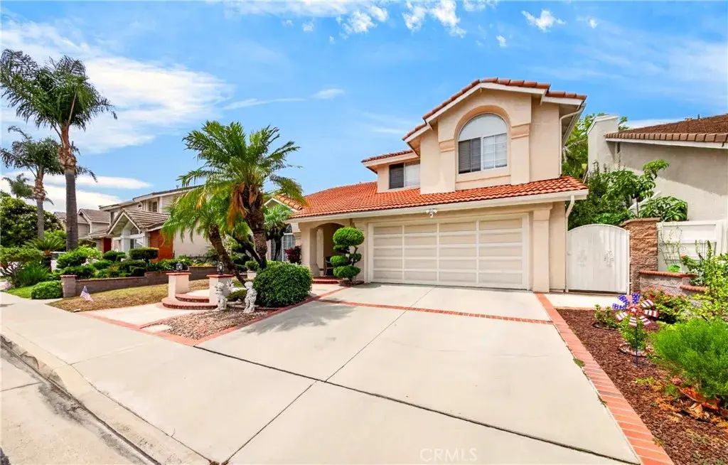 16027 Crestline, La Mirada