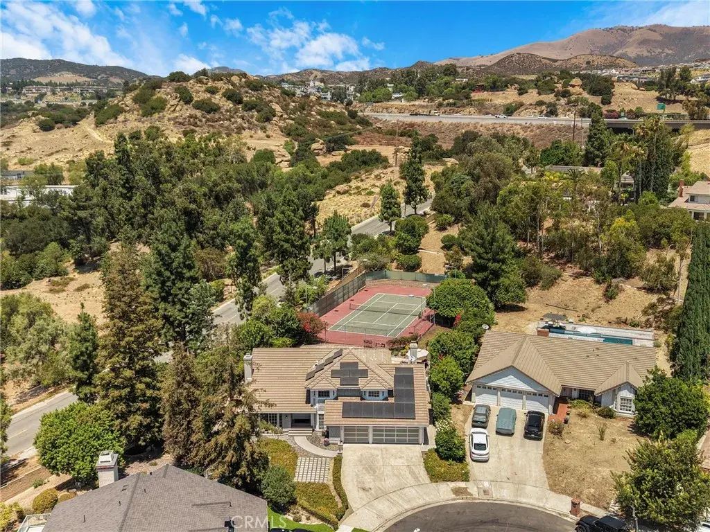 21335 Dove, Chatsworth