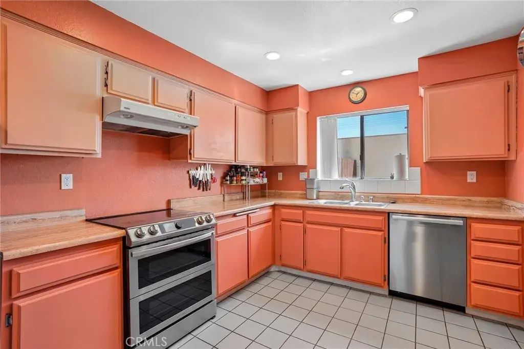 460 Salem 17, Glendale