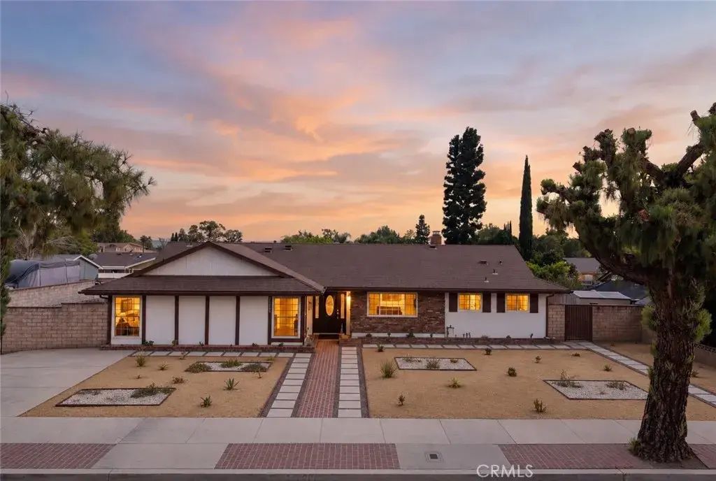 20800 Chatsworth Street, Chatsworth