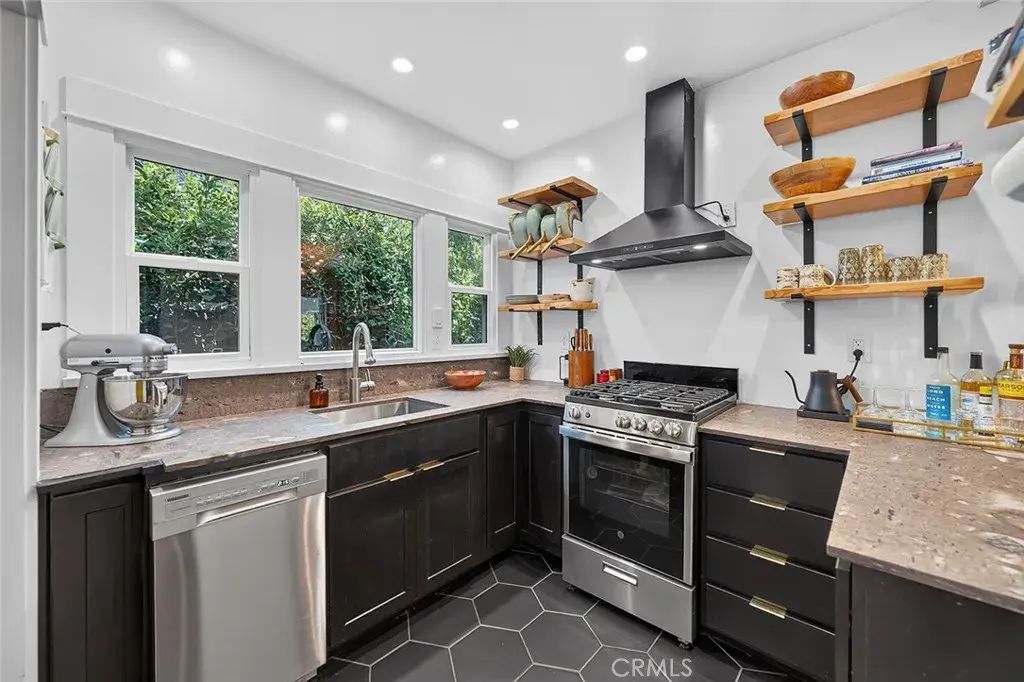 523 Olive, Long Beach