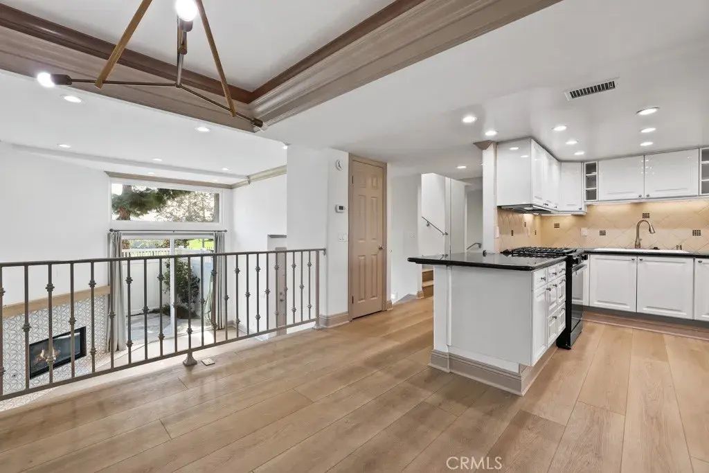 380 W Wilson E105, Costa Mesa