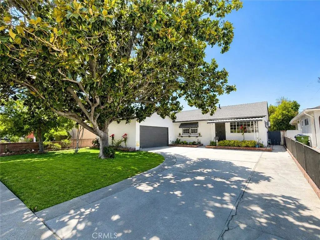 7509 Sunnybrae, Winnetka
