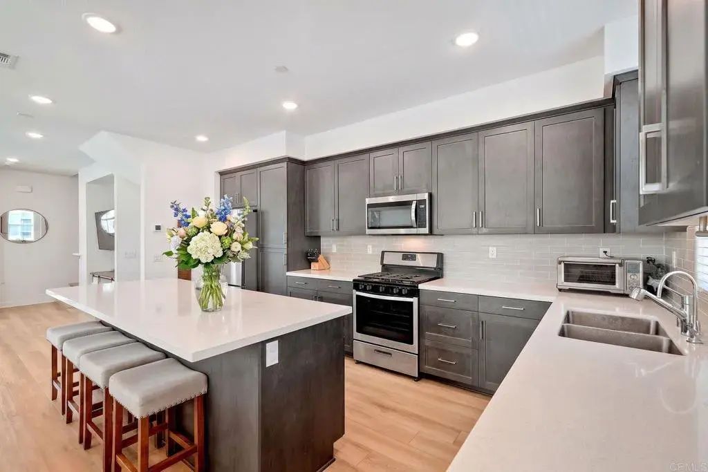 437 Carina Glen, Escondido