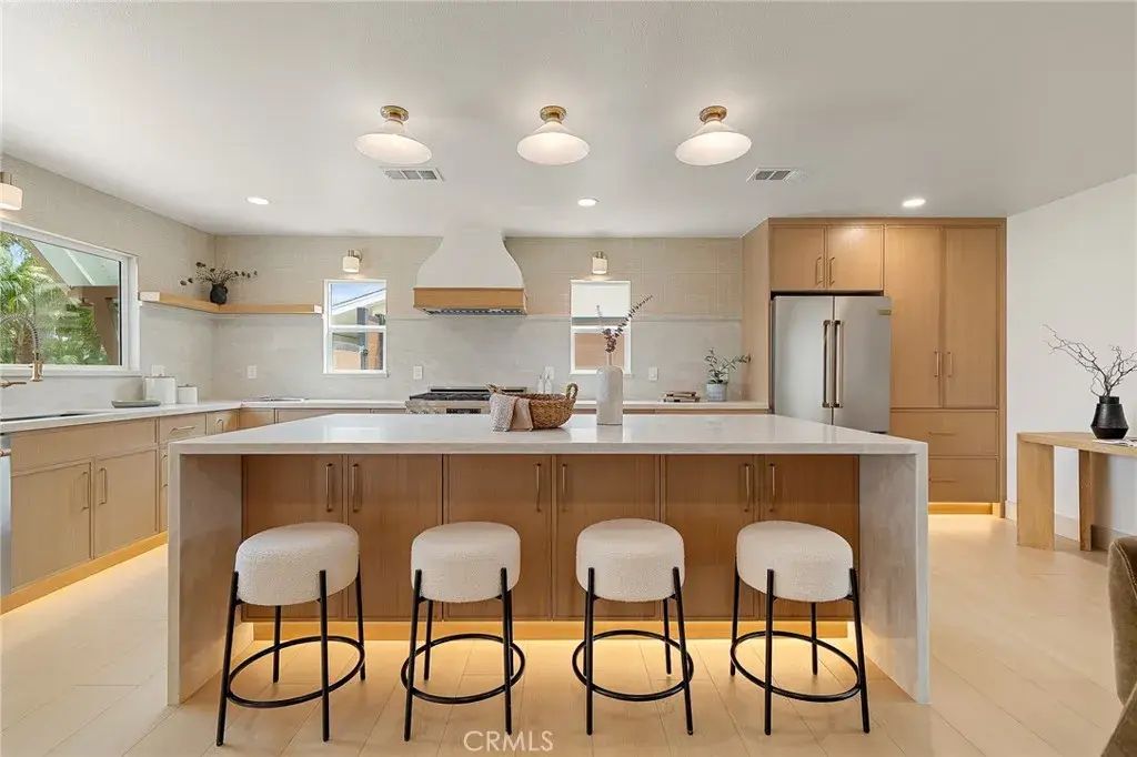 10342 Mast, Westminster