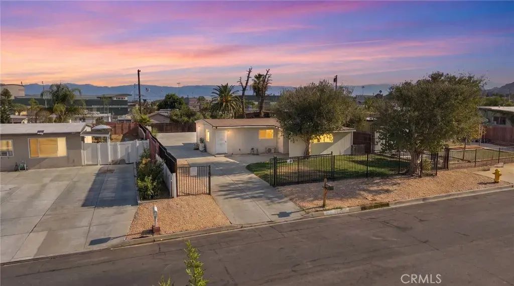 777 Arliss, Riverside