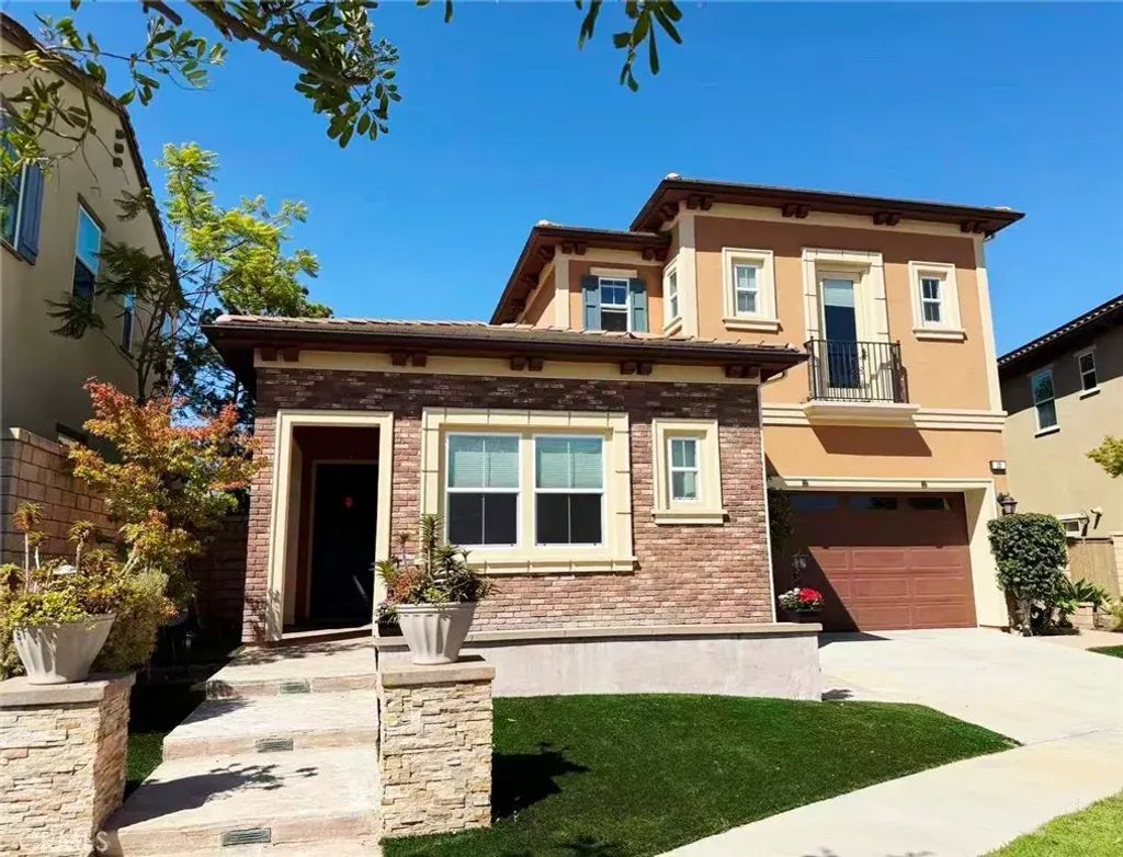 12 Dahlia, Lake Forest