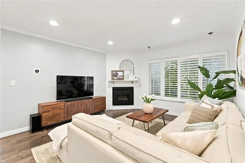1827 Greenfield Avenue 105, Los Angeles