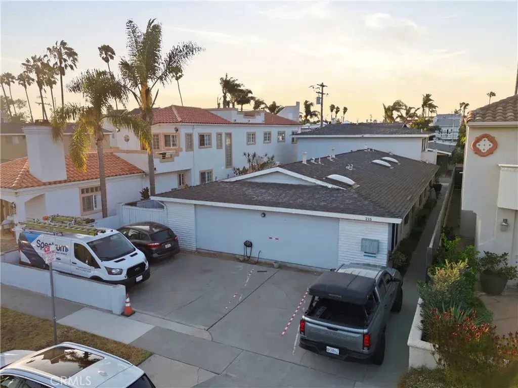 215 Detroit Avenue, Huntington Beach