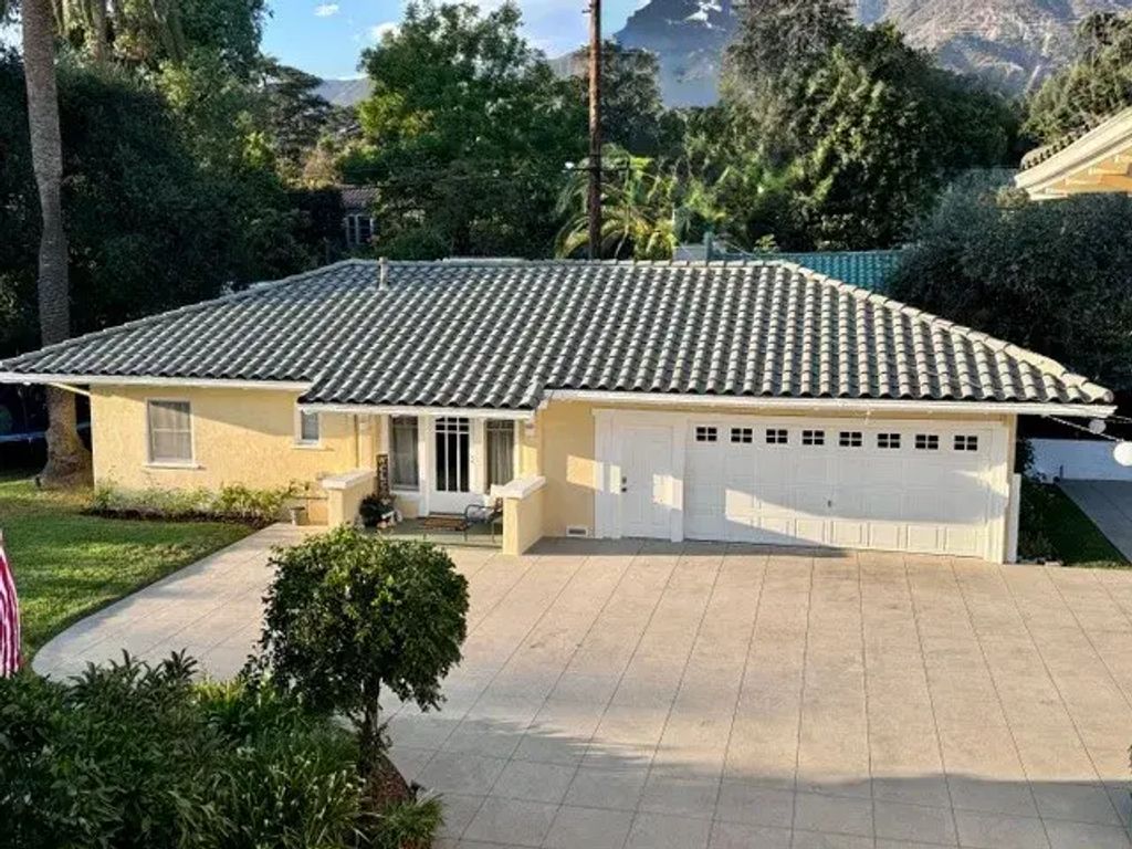 1325 E Altadena, Altadena