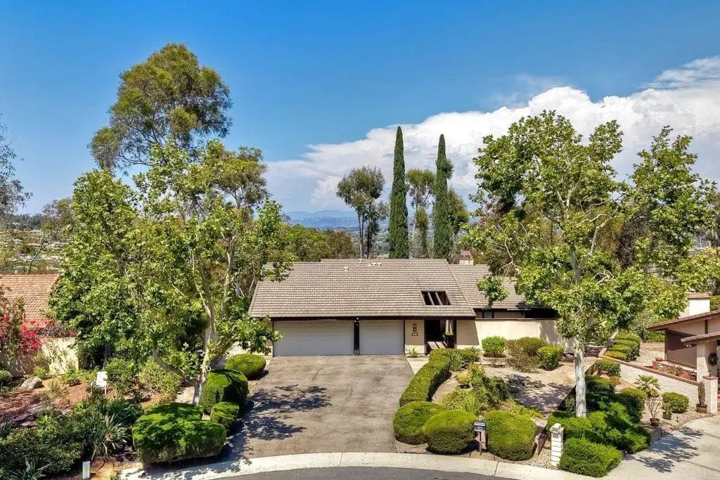 312 Pico De La Loma, Escondido