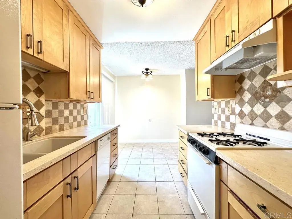 9733 Winter Gardens Boulevard 46, Lakeside