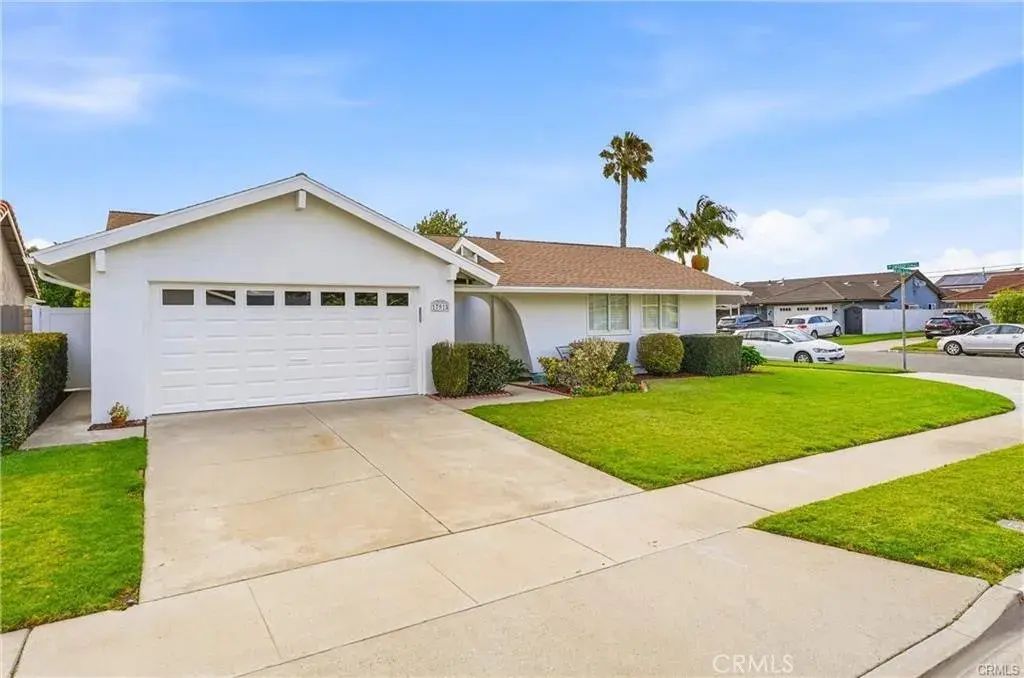 17915 Santa Olivia, Fountain Valley