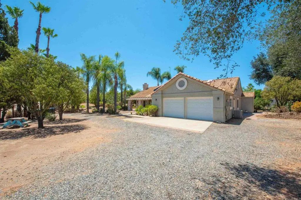 15950 Mactan Ln, Valley Center