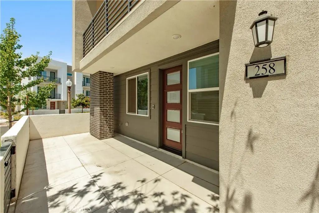 258 Sash, Irvine