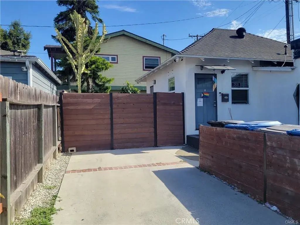 2828 E 10th, Long Beach