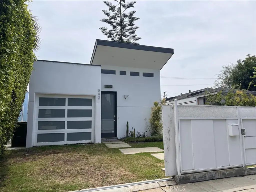 840 Brooks Avenue, Los Angeles