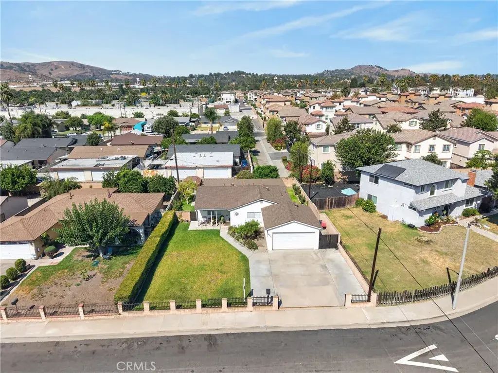 2211 Angela, Pomona