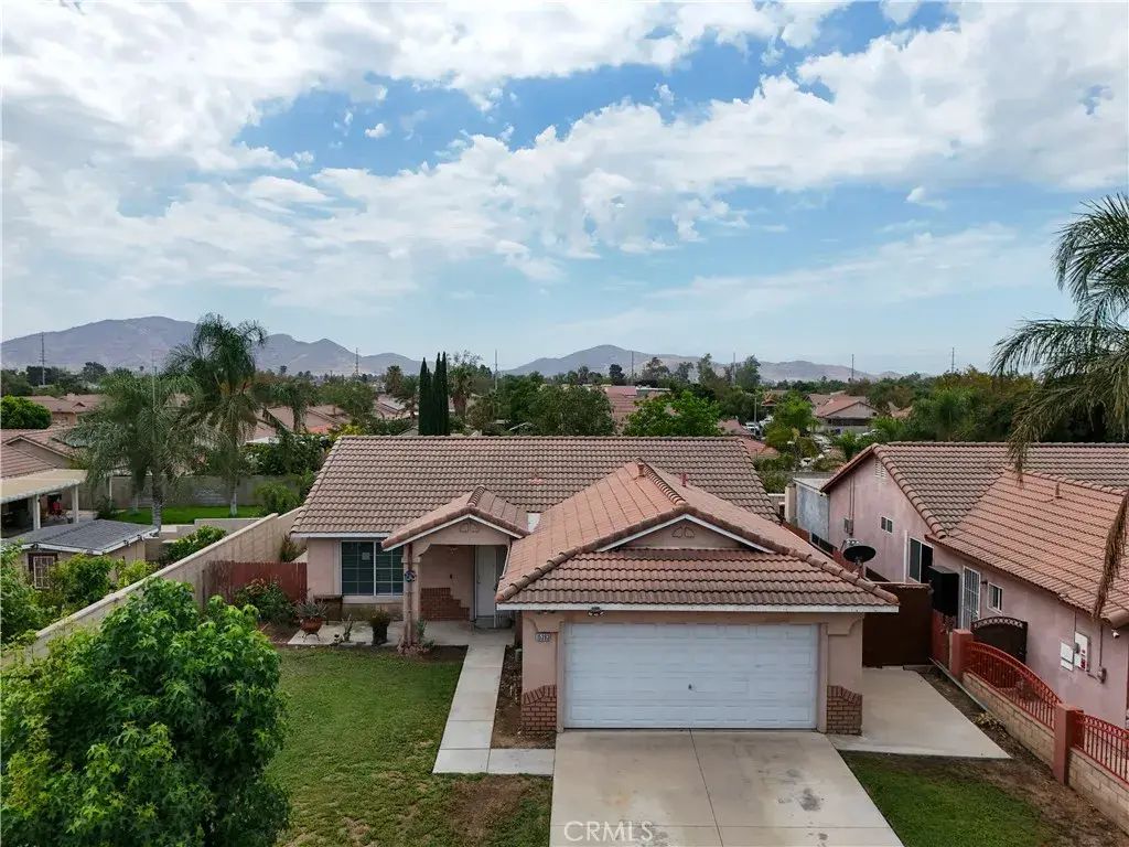 15393 Holly Drive, Fontana