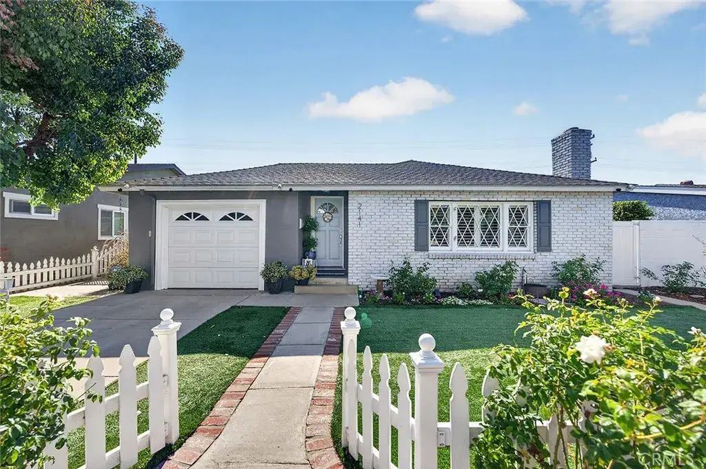 2141 Snowden, Long Beach