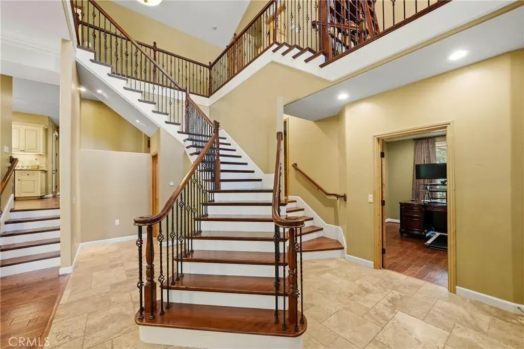 30151 Skyline, Running Springs