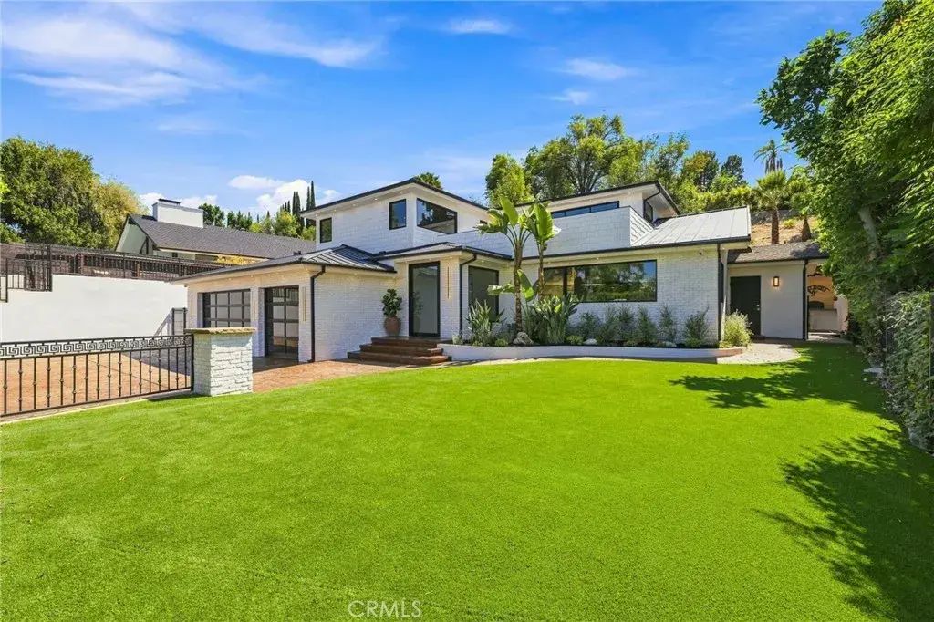 4949 Bilmoor Avenue, Tarzana