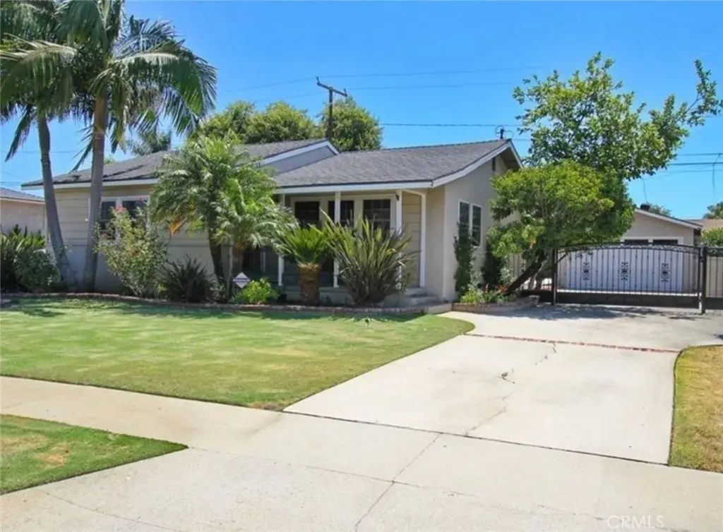 9238 Badminton, Whittier