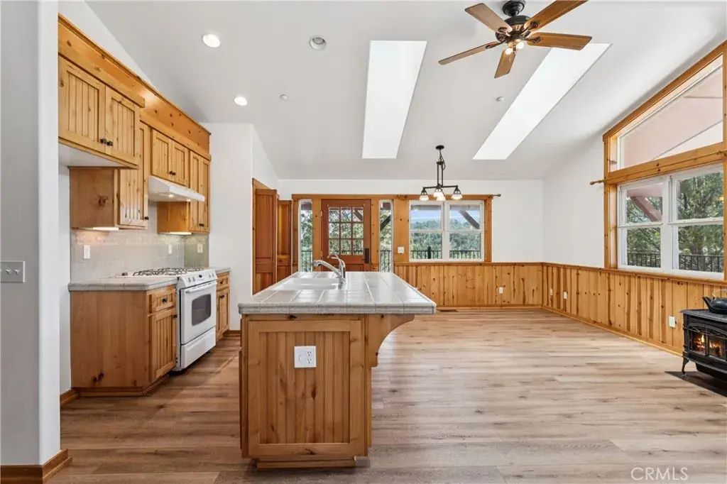285 Lilac Way, Cedar Glen