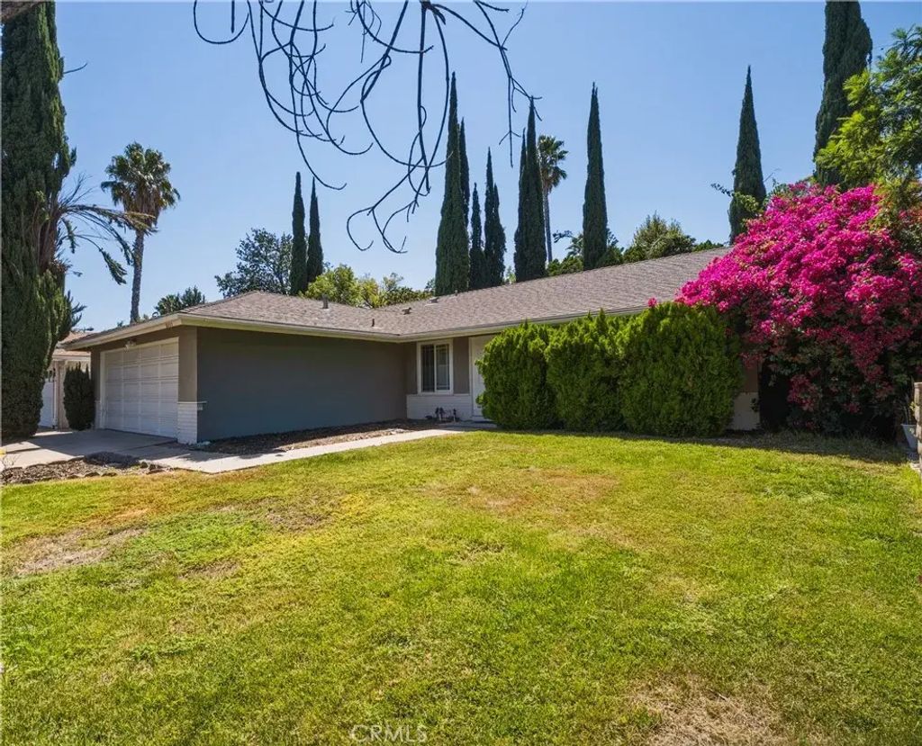8333 Sedan, West Hills