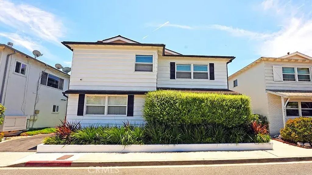 1250 Manhattan Beach, Manhattan Beach
