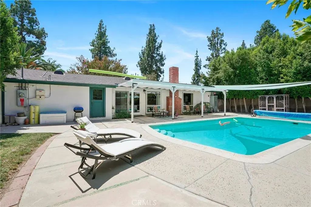 22923 Elkwood, West Hills