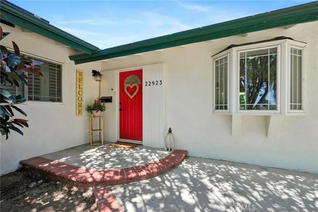 22923 Elkwood, West Hills