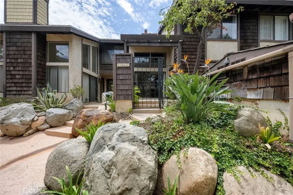 3663 Country Club Drive E, Long Beach