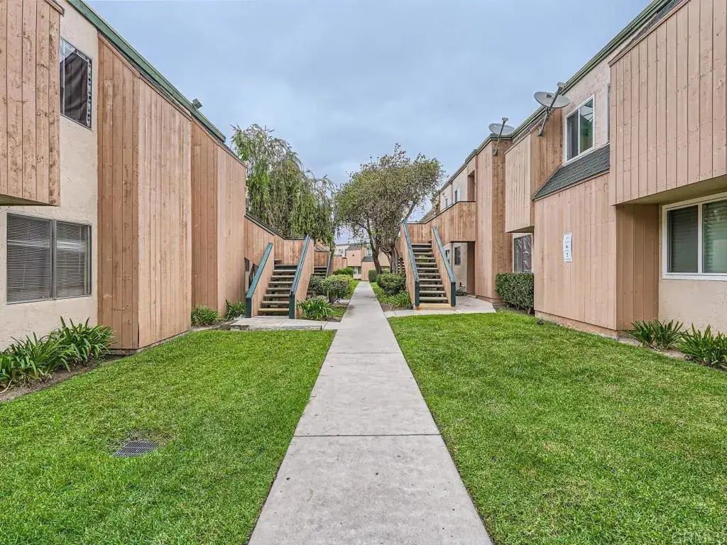 8769 Lake Murray Boulevard 1, 