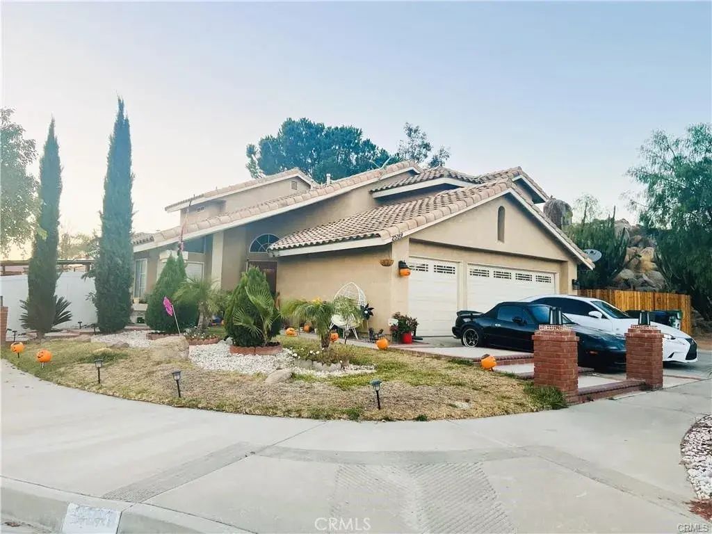 2599 Pinnacle, Corona