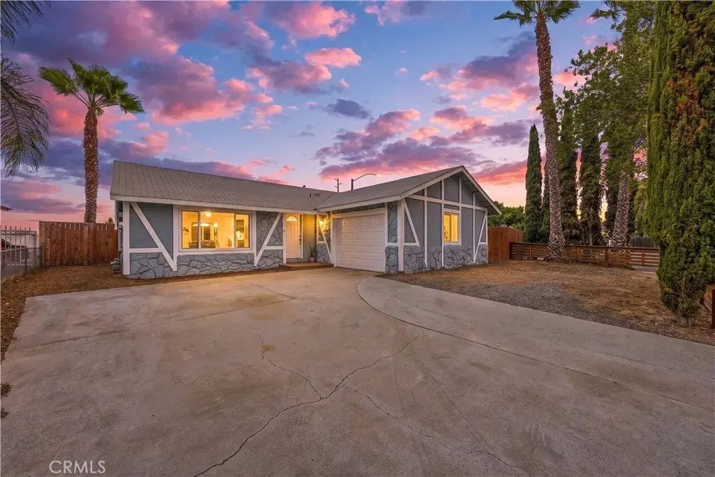 560 W Los Angeles Drive, Vista