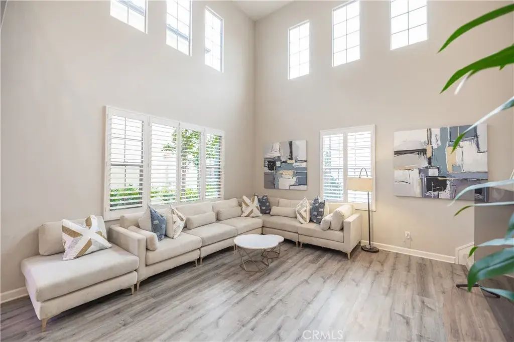 114 Falcon, Irvine