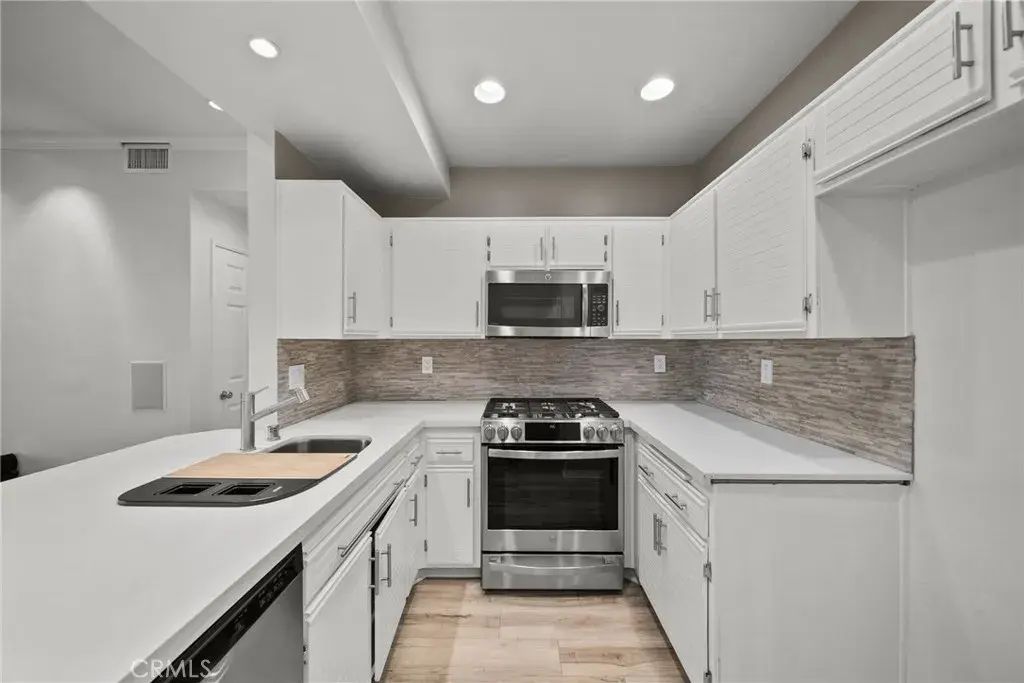 24123 Del Monte Drive 101, Valencia