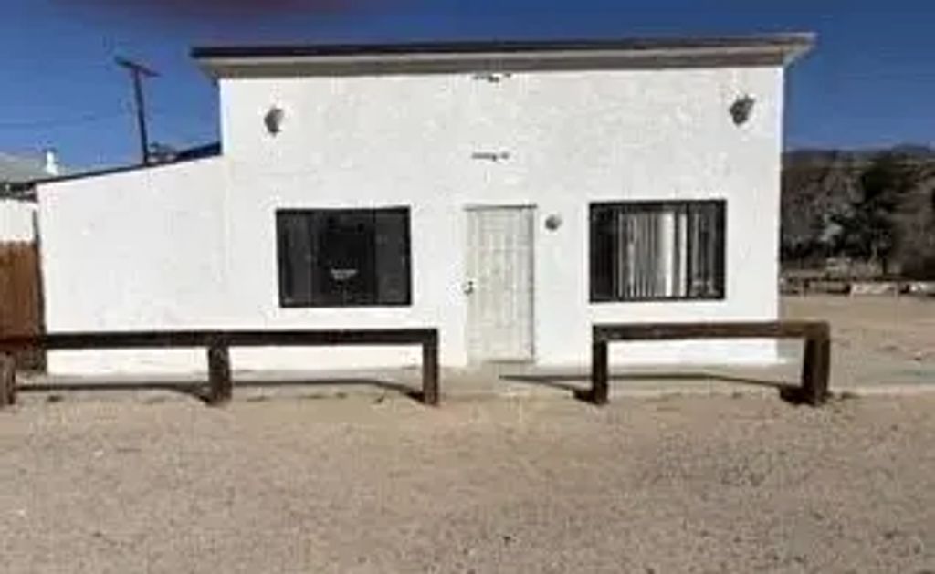 451 W Yermo, Yermo