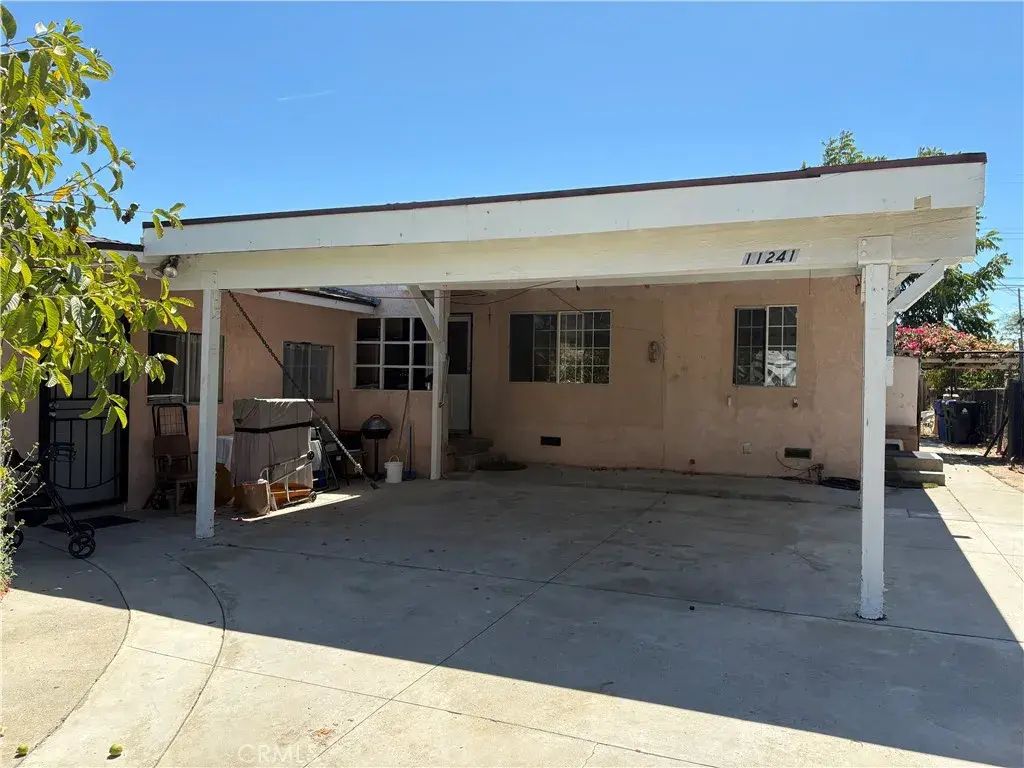 11241 De Haven Ave., Pacoima