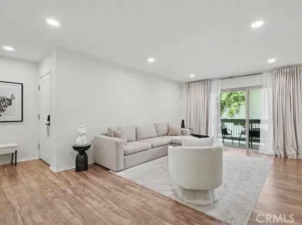 23677 Park Capri 20, Calabasas