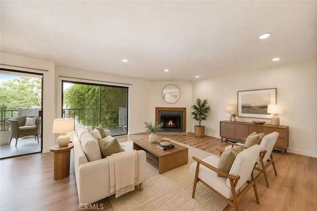 605 Redondo Avenue 203, Long Beach